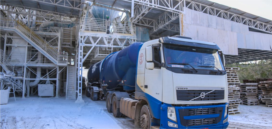 Imagem da Seção de Transporte da Brasical - caminhão azul